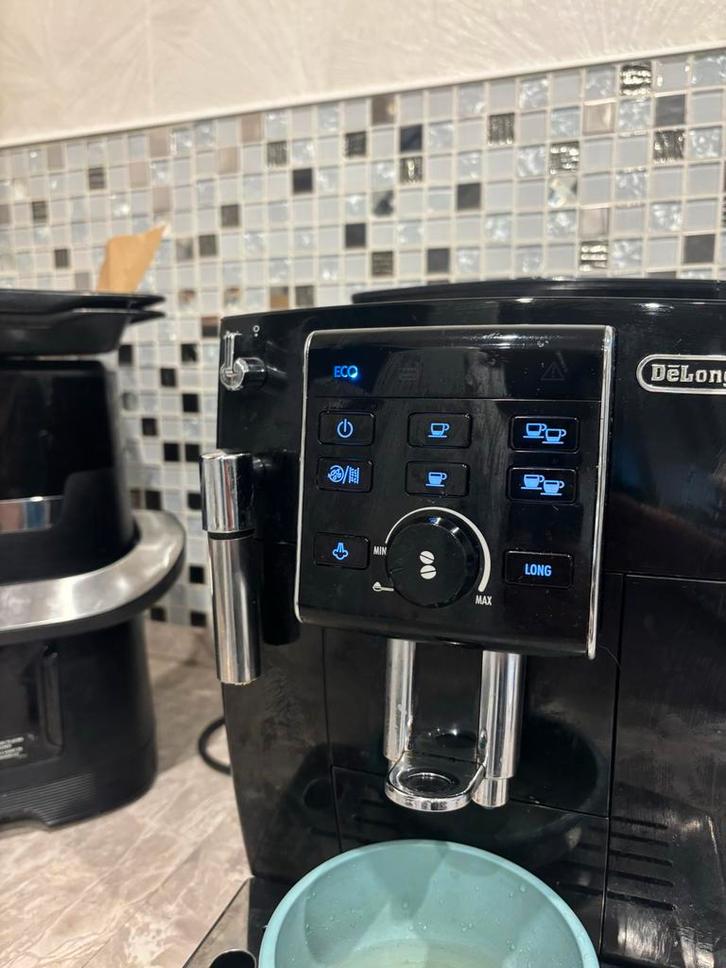 De'Longhi Magnifica, Witgoed en Apparatuur, Koffiezetapparaten, Gebruikt, Koffiebonen, Koffiemachine, 2 tot 4 kopjes, Afneembaar waterreservoir
