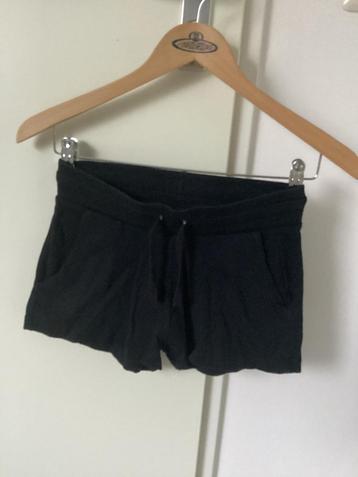 Zwart sportbroekje/korte broek 🖤van H&M maat 152 beschikbaar voor biedingen