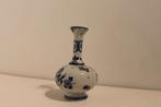 Delfts blauw vaasje met bloem- en molendecor, Ophalen of Verzenden