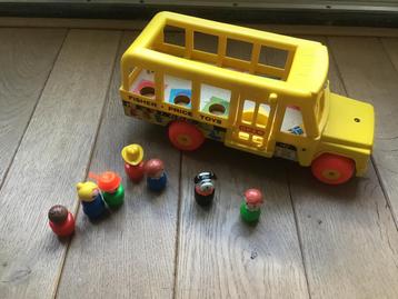Fisher Price grote schoolbus 1965 met 7 poppetjes lft 2-5 jr beschikbaar voor biedingen