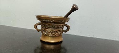 gegoten koperen vijzel met stamper, Antiek en Kunst, Antiek | Koper en Brons, Koper, Ophalen of Verzenden
