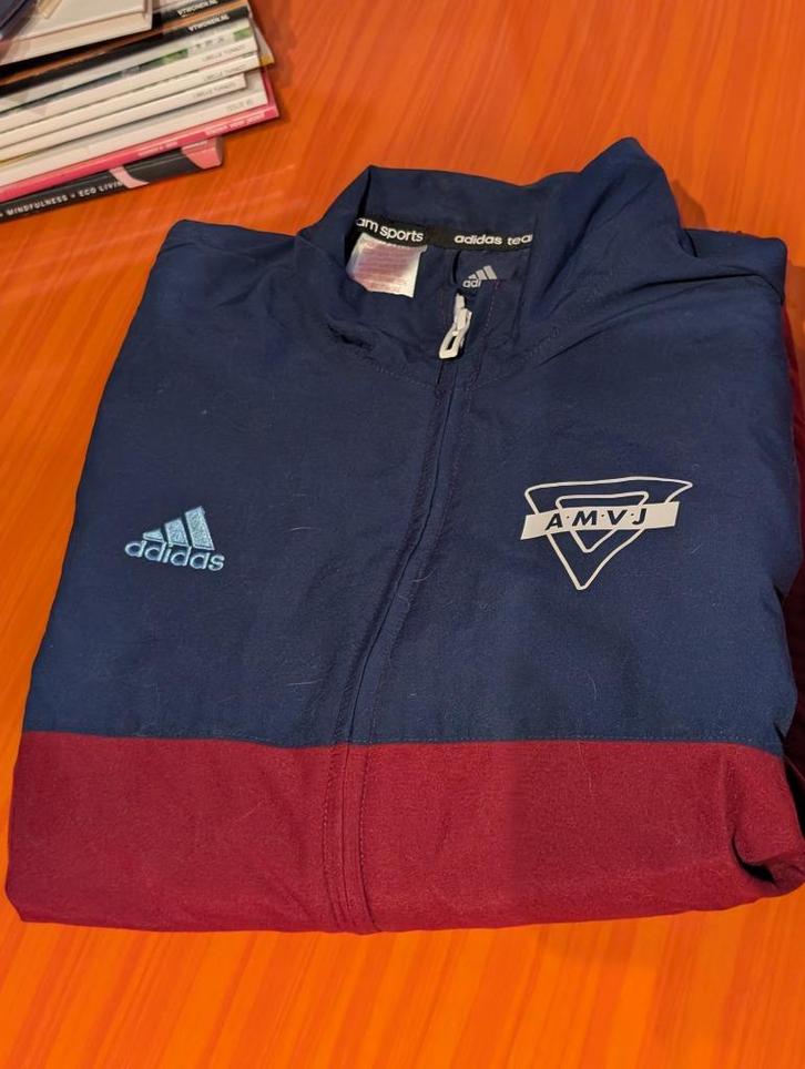 AMVJ Adidas trainingspak maat 164 hockey voetbal, Kinderen en Baby's, Kinderkleding | Maat 164, Nieuw, Jongen of Meisje, Sport- of Zwemkleding