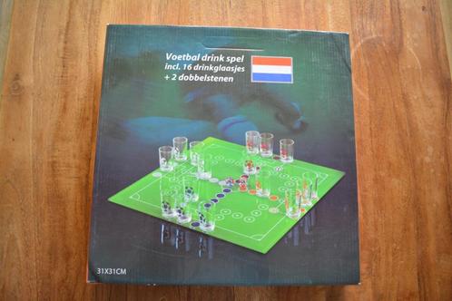Het Voetbaldrink en het bier pokerspel., Hobby en Vrije tijd, Gezelschapsspellen | Bordspellen, Gebruikt, Verzenden