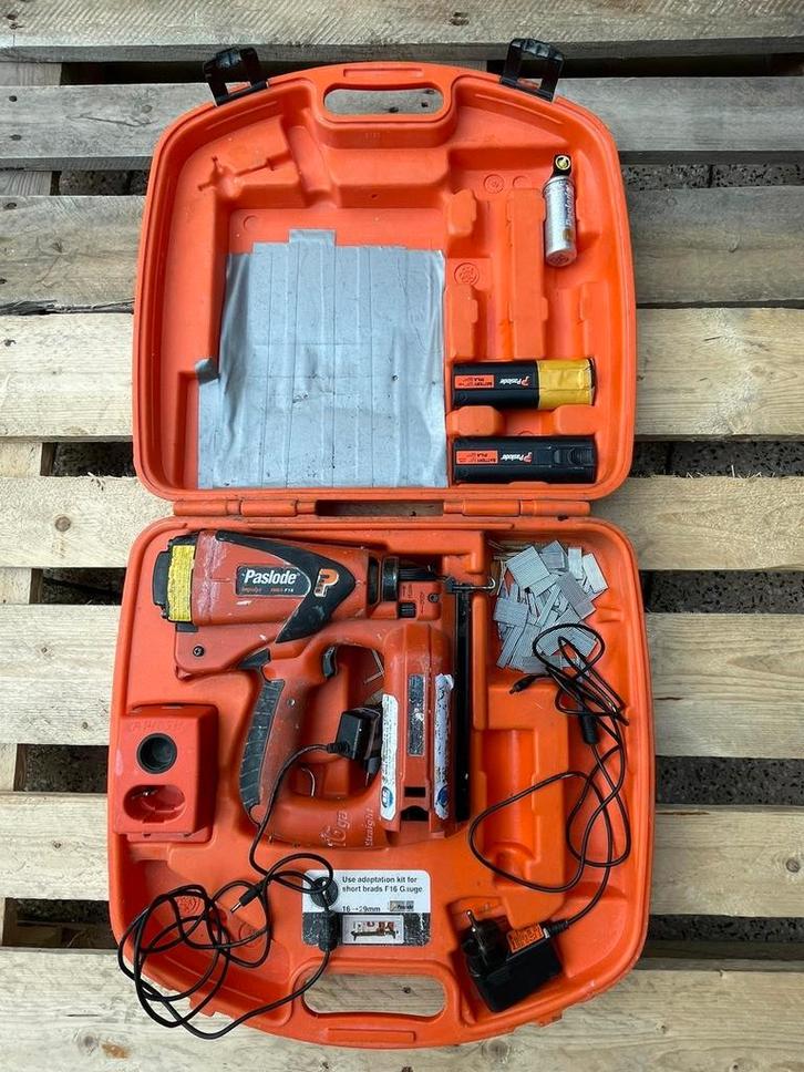 Paslode Im65F16 Li Gas afwerknagelapparaat set in koffer!, Doe-het-zelf en Verbouw, Gereedschap | Zaagmachines, Zo goed als nieuw