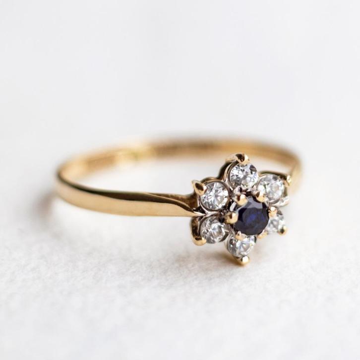 Vintage 9K goud cluster ring met Saffier & CZ - Maat 18,25, Sieraden, Tassen en Uiterlijk, Ringen, Zo goed als nieuw, Dame, 18 tot 19