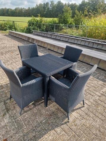 Wicker tuinset beschikbaar voor biedingen