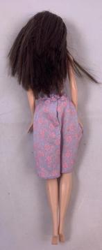 Barbie Chic 2004 Mattel pop brunette jurk paars G8509 G8512, Verzamelen, Poppen, Postbus 64461, Brunssum, Nederland, Verzenden