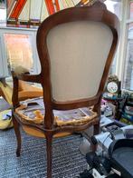 Oude stoel voor restauratie, Ophalen