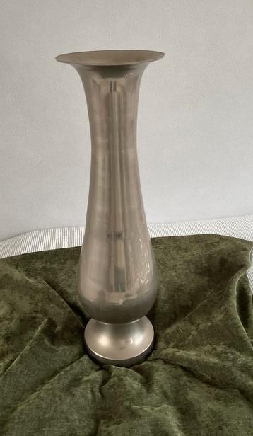 Vaas beschikbaar voor biedingen