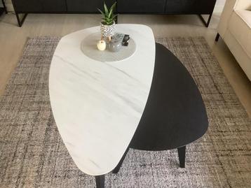 Moderne, nieuwe salontafel, hpl blad beschikbaar voor biedingen