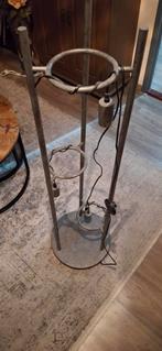 De industriële vloerlamp Cosmos, Huis en Inrichting, Ophalen, Zo goed als nieuw