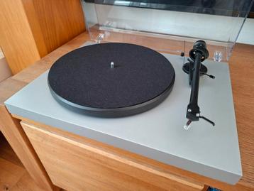 Pro-Ject Debut III Phono USB Platenspeler - Zilver beschikbaar voor biedingen