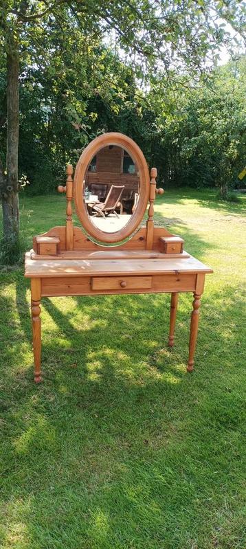  kaptafel met ovale spiegel  beschikbaar voor biedingen