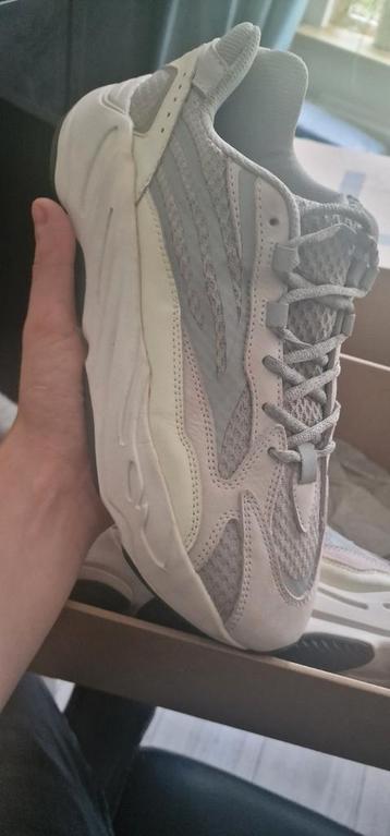 Yeezy boost 700 V2 beschikbaar voor biedingen