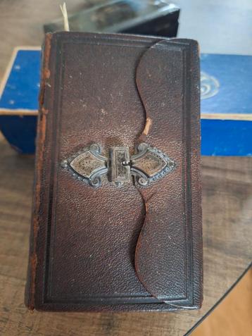 Oude bijbel. Nieuwe testament. beschikbaar voor biedingen