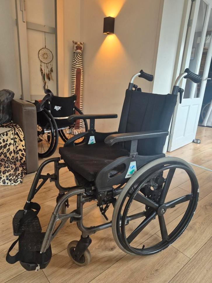 Minos alu lichtgewicht vouwrolstoel, Diversen, Rolstoelen, Zo goed als nieuw, Duwrolstoel, Ophalen of Verzenden