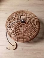 Rieten lampenkap / hanglamp, Huis en Inrichting, Lampen | Lampenkappen, Ophalen of Verzenden, Zo goed als nieuw, Rond, 25 tot 50 cm