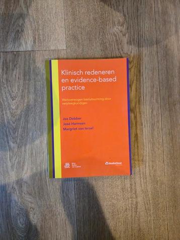 Diverse boeken geneeskunde / verpleegkunde beschikbaar voor biedingen