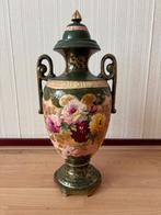 Decoratieve antieke stijl vaas met bloemen en goudaccenten, Ophalen