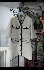 Maje Elegante witte jurk met zwarte details, Maat 38/40 (M), Wit, Nieuw, Ophalen of Verzenden