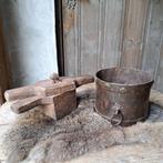 Landelijke houten vijzel India stoere metalen pot *Etage3*, ., Ophalen of Verzenden, Zo goed als nieuw, .