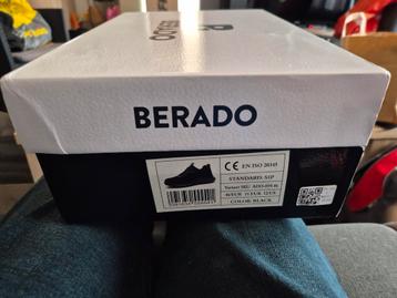 Sneakerschoenen beschikbaar voor biedingen