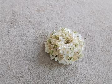 1 krans kunstbloemen  beschikbaar voor biedingen