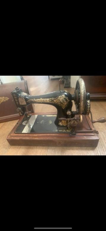 Singer naaimachine antiek beschikbaar voor biedingen