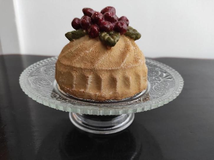 Brocante namaak gebakje, taartje op glazen schaaltje op voet, Antiek en Kunst, Antiek | Glas en Kristal, Ophalen of Verzenden