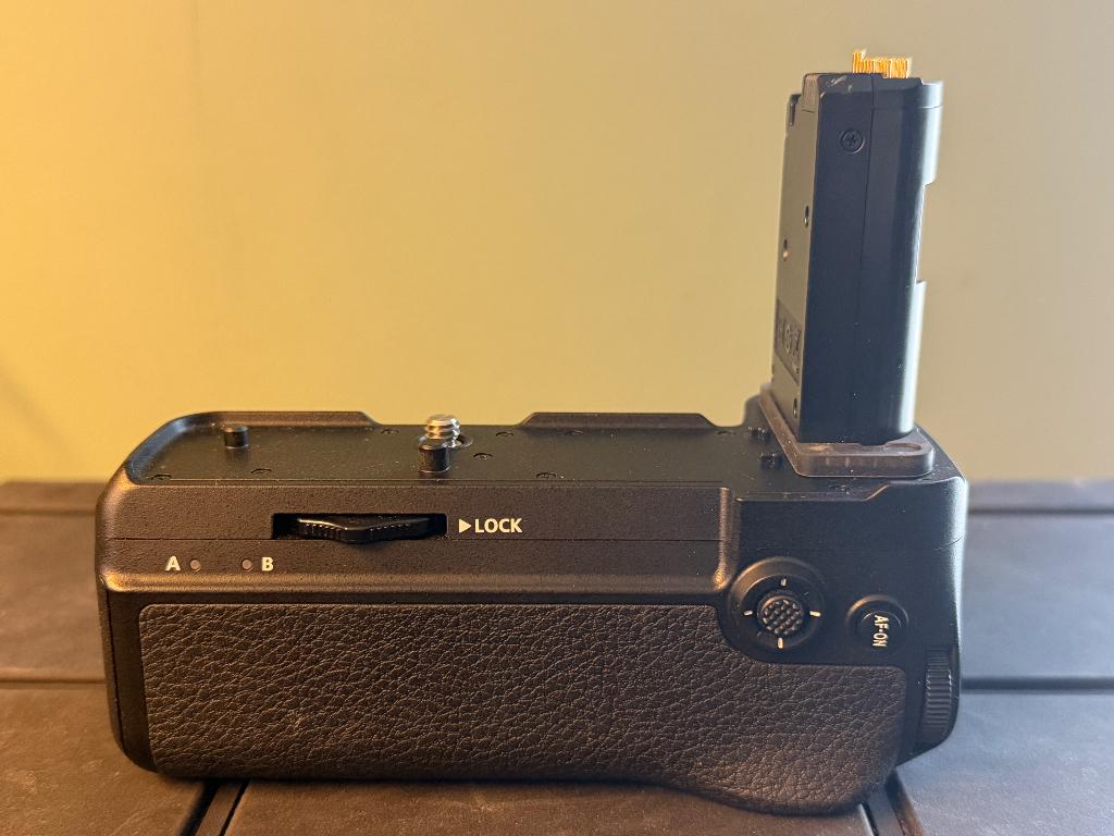 Nikon MB-N11, Audio, Tv en Foto, Fotocamera's Digitaal, Spiegelreflex, Ophalen of Verzenden, Zo goed als nieuw, Geen optische zoom