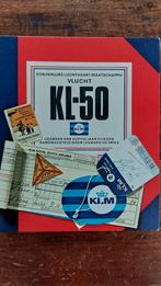KLM 50 jarig jublieum boek; Vlucht KL-50 a969 L. de Vries, Verzamelen, Ophalen of Verzenden, Gebruikt, Boek of Tijdschrift
