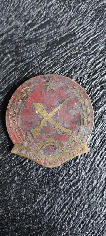 insigne van de Vietnamese Volksmilitie (Dân quân Tự vệ) beschikbaar voor biedingen