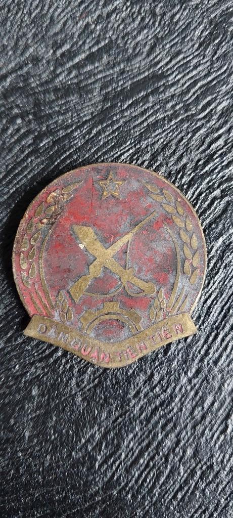 insigne van de Vietnamese Volksmilitie (Dân quân Tự vệ), Verzamelen, Militaria | Algemeen, Landmacht, Embleem of Badge, Amerika