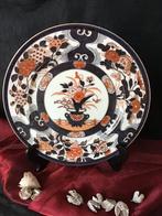 Japans porseleinen bord. Imari stijl. Doorsnede 27 cm, Antiek en Kunst, Ophalen of Verzenden
