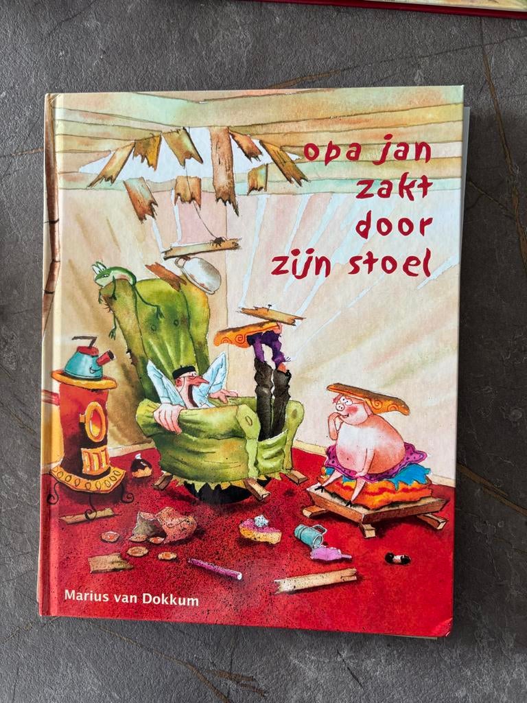 Opa Jan zakt door zijn stoel - Marius van Dokkum, Ophalen of Verzenden, Zo goed als nieuw, Fictie algemeen