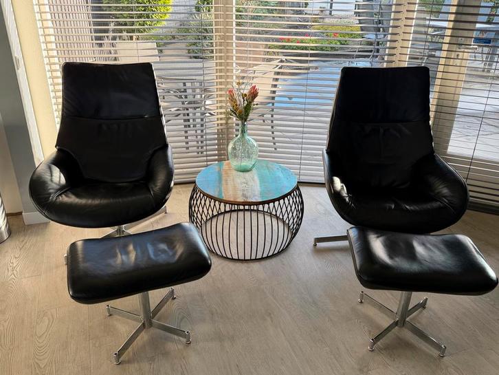 2 stuk sLederen fauteuil met voetenbank - Zwart, Huis en Inrichting, Fauteuils, Zo goed als nieuw, Leer, 75 tot 100 cm, Minder dan 75 cm