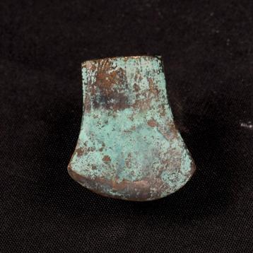 bronzen bijl brons tijdperk prehistorie beschikbaar voor biedingen