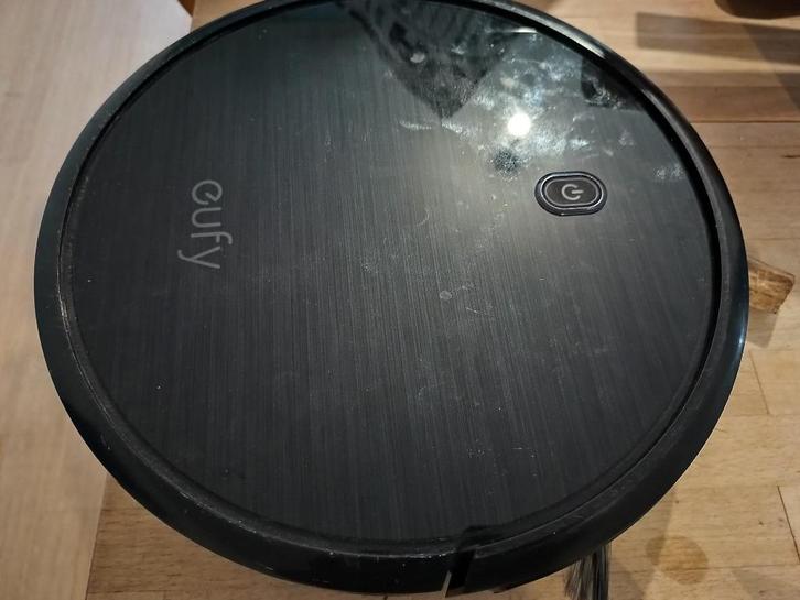 robotstofzuiger Eufy Robovac 11s laadt niet op, Witgoed en Apparatuur, Stofzuigers, Niet werkend, Robotstofzuiger, Minder dan 1200 watt