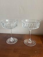 2 glasen schaaltjes op voet vintage, Ophalen of Verzenden, Zo goed als nieuw, Overige typen