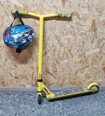 Urban Forever Stuntstep + Helm beschikbaar voor biedingen