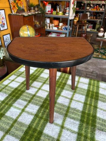 Vintage jaren 70 bruin zwarte planten tafel beschikbaar voor biedingen