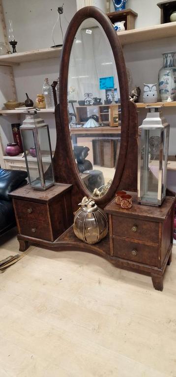 Kaptafel   make-up tafel beschikbaar voor biedingen