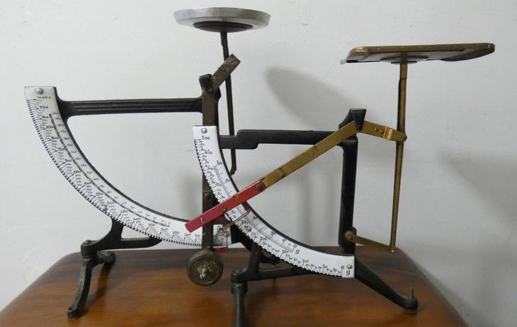 2x oude postweegschaal of briefweger [1479], Antiek en Kunst, Antiek | Overige Antiek, Ophalen
