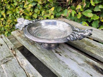 zeer mooie vintage zware metalen antieke fruitschaal beschikbaar voor biedingen