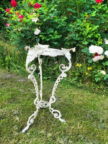 Art Nouveau planten tafeltje  beschikbaar voor biedingen