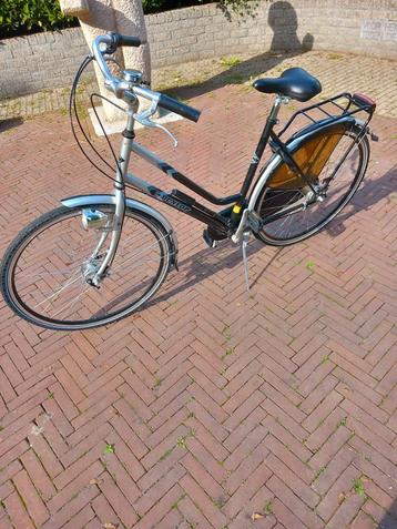 Goedfietsende,stevige 28 inch DamesFiets met 3 versnellings beschikbaar voor biedingen