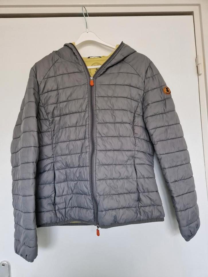 Dames jack jas merk  save the duck maat 4 = 38 M grijs, Kleding | Dames, Jassen | Zomer, Zo goed als nieuw, Maat 38/40 (M), Grijs