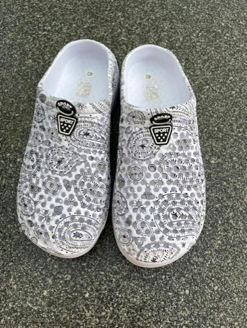 Dames instappers/slippers maat 40 zwart/wit  Nieuw, Kleding | Dames, Schoenen, Nieuw, Slippers, Zwart, Ophalen of Verzenden