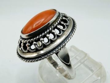 Zilveren ring met bloedkoraal, Amsterdam, 835 beschikbaar voor biedingen