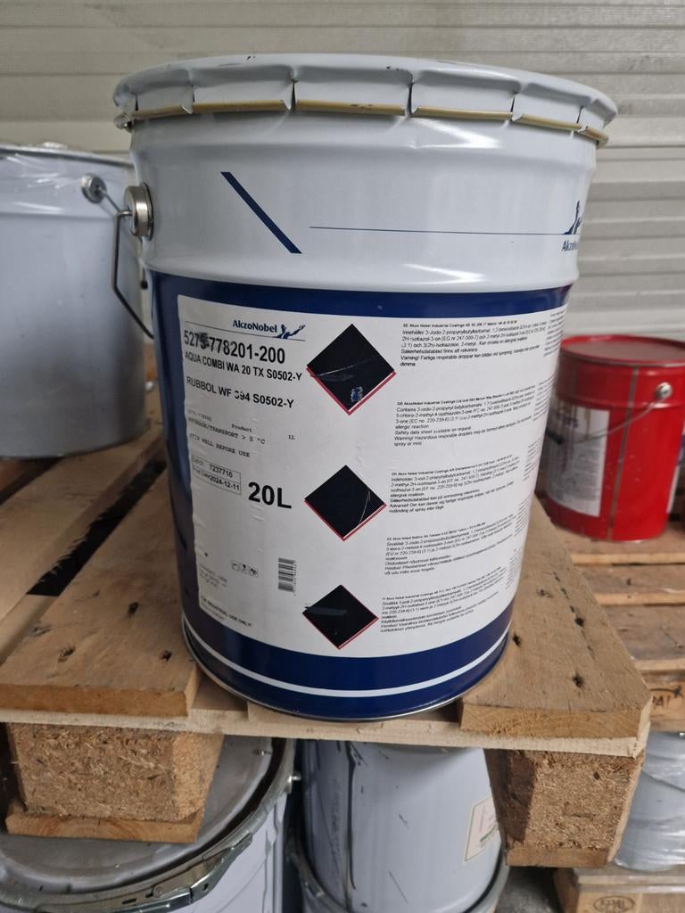 Meerdere emmers Watergedragen grondverf in de kleur warm wit, Doe-het-zelf en Verbouw, Verf, Beits en Lak, Nieuw, Wit, Ophalen